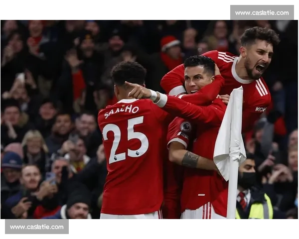 第三回合暴击终结!布莱切克 TKO 塔瓦雷斯锁定胜局 第三回合暴击终结!布莱切克 TKO 塔瓦雷斯锁定胜局